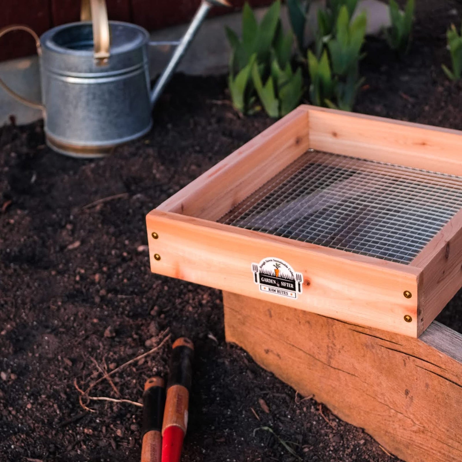 Cedar Garden Sifter for Compost, Dirt and Potting Soil - Made in the USA - Su...
